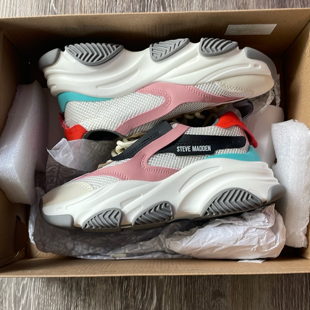 Shoes: sneakers